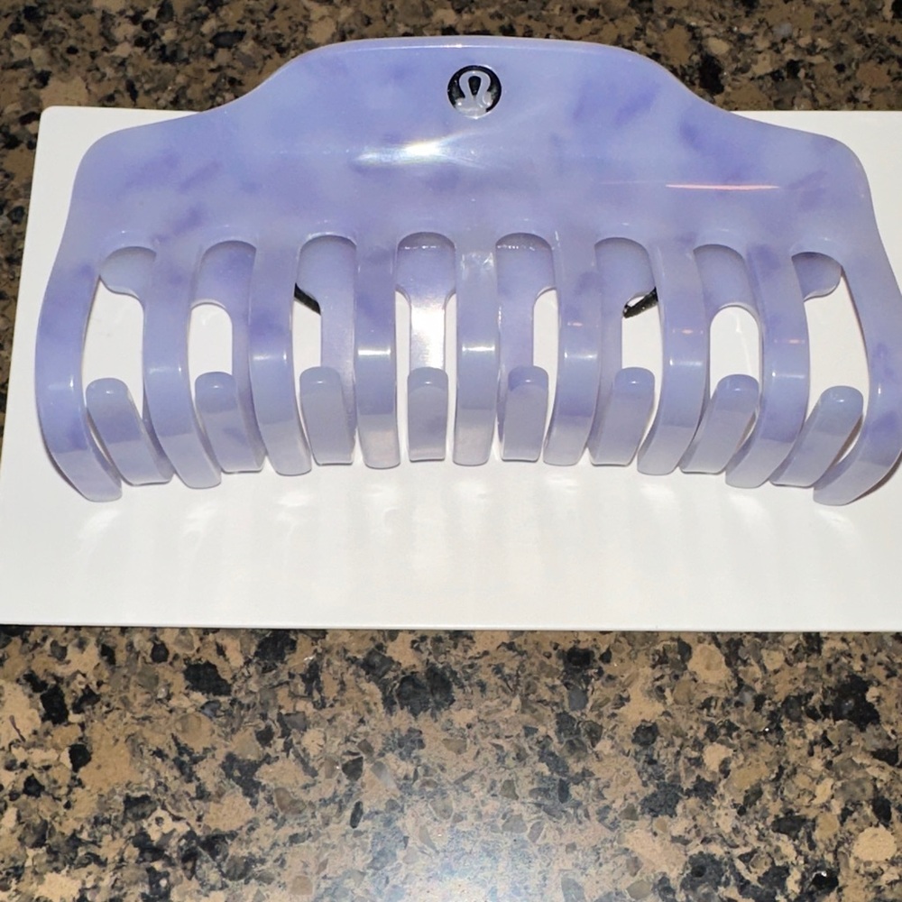 Lululemon Jumbo Claw Clip in Lavender NWT - Picture 2 of 7